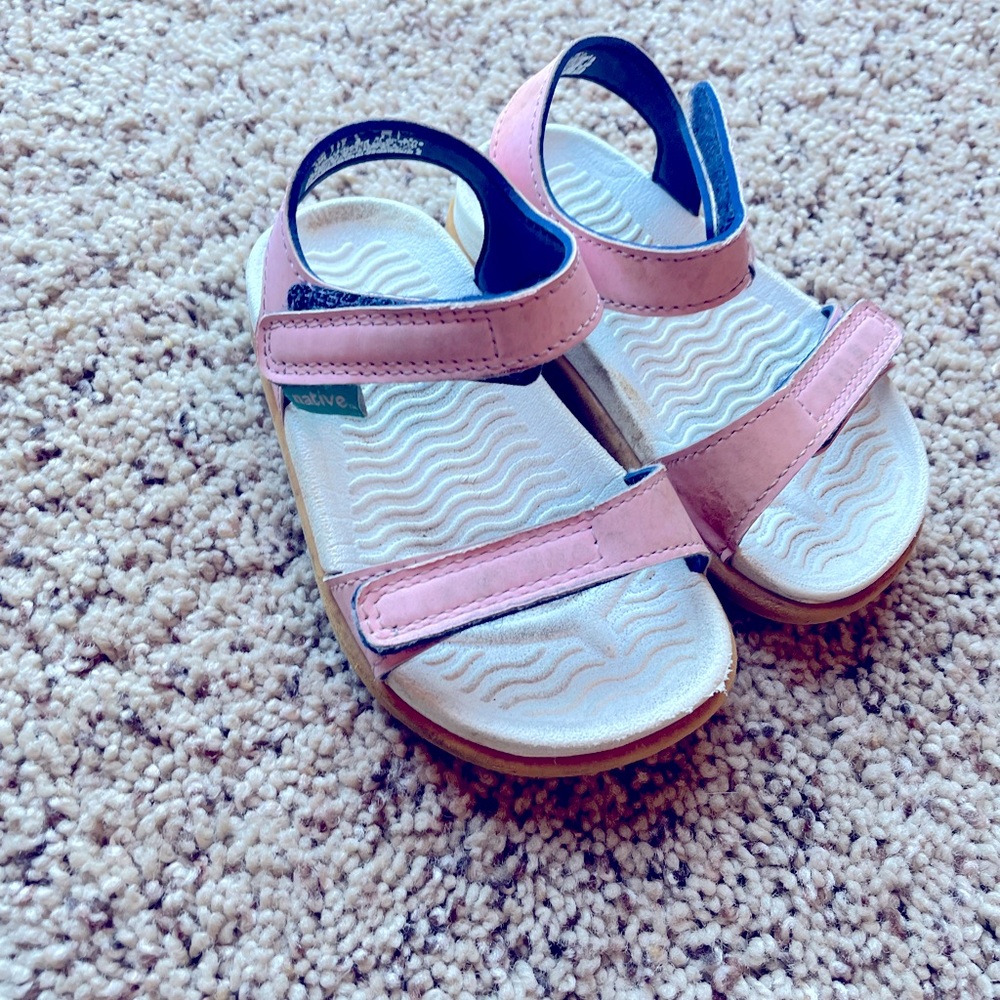 Great condition ! Just a few little dirt spots